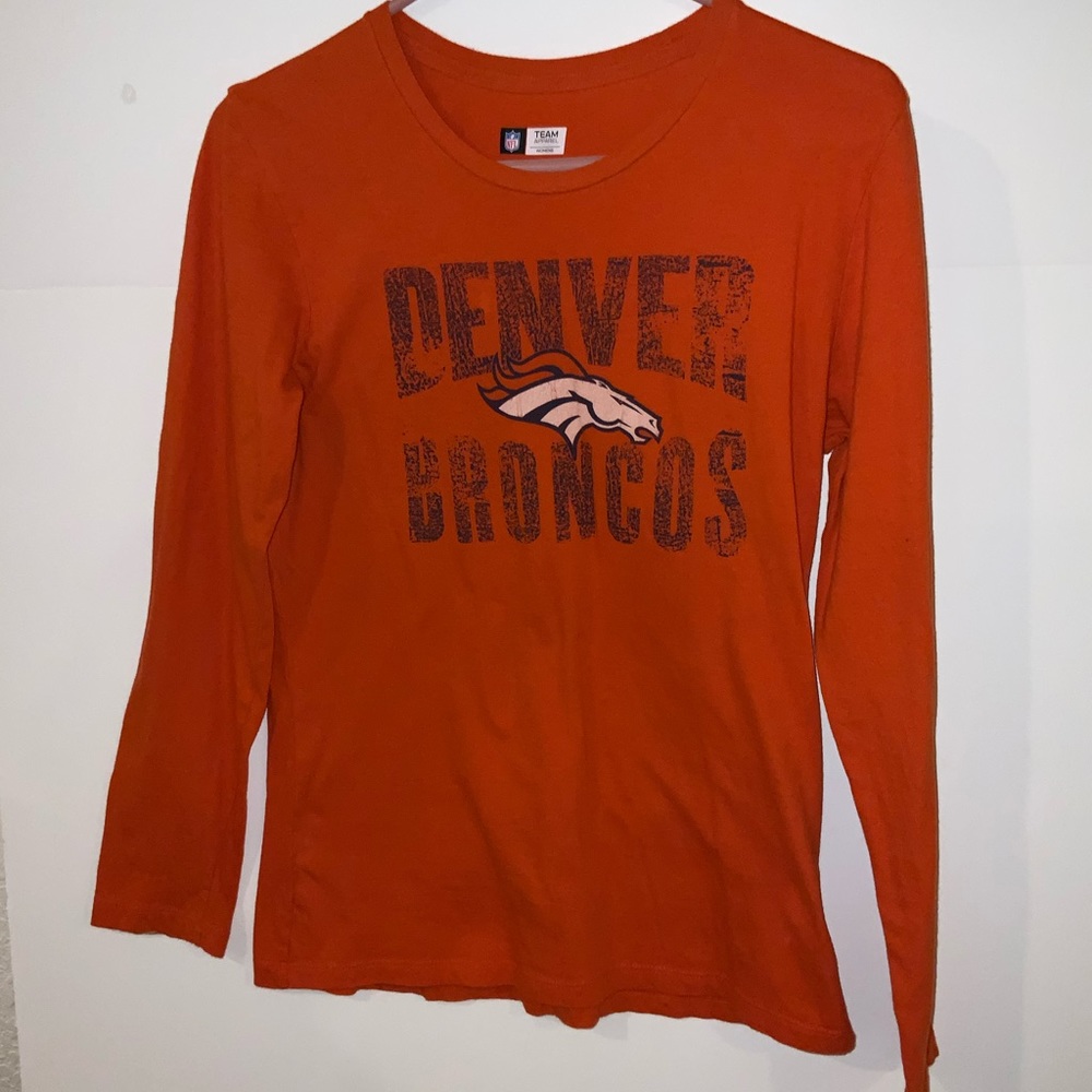 Woman’s NFL Denver Broncos Long Sleeve Shirt